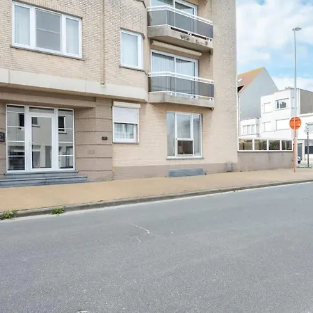 Apartment Met Groot Terras Aan De Zee *